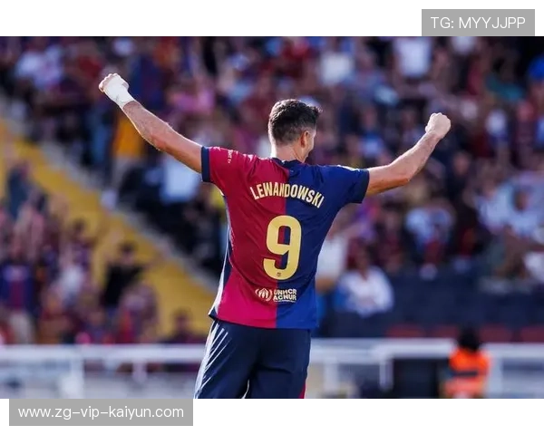 莱万在表达执教愿望方面引发关注