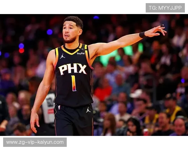 布克突破吸引防守，太阳外围射手获空间