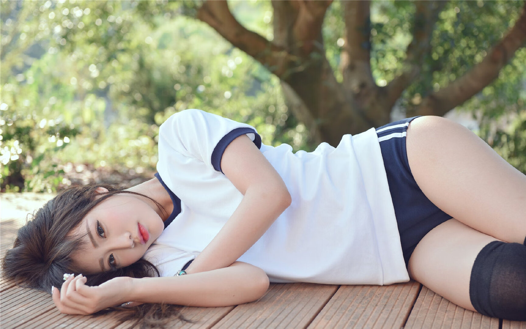 开云体育在线登入-“高新体育中心：健力选手破纪录，举重赛场力与美的完美呈现”